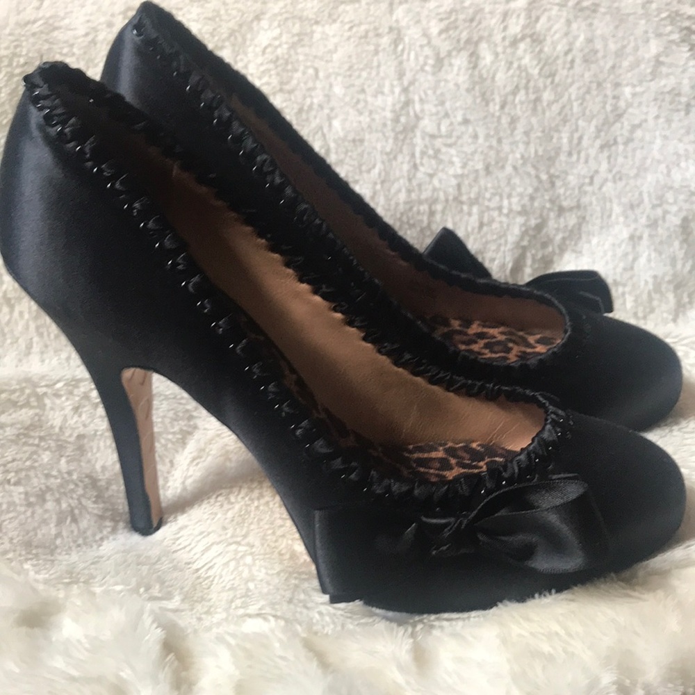 Betsy Johnson black Satin heels